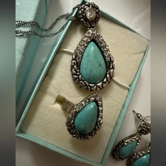 Jewelry - Picture 3 of 7